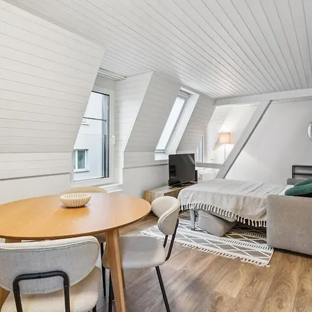 Cozy 1br In Center - Color 31 *