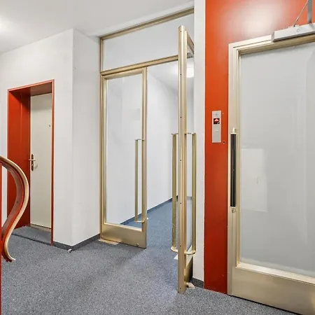 Cozy 1br In Center - Color 31 *